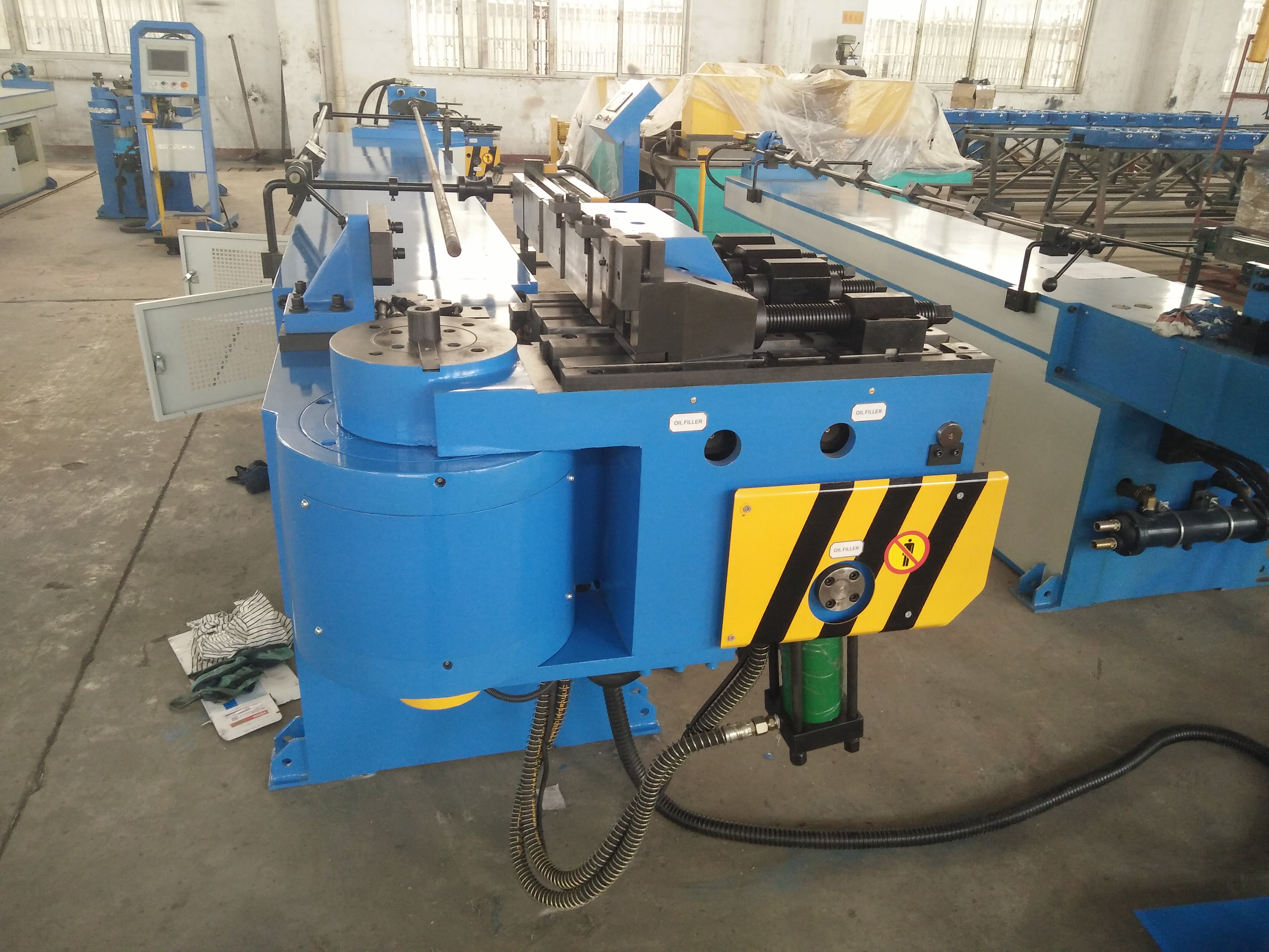 Metal tube bender Dobrador de tubos metálicos