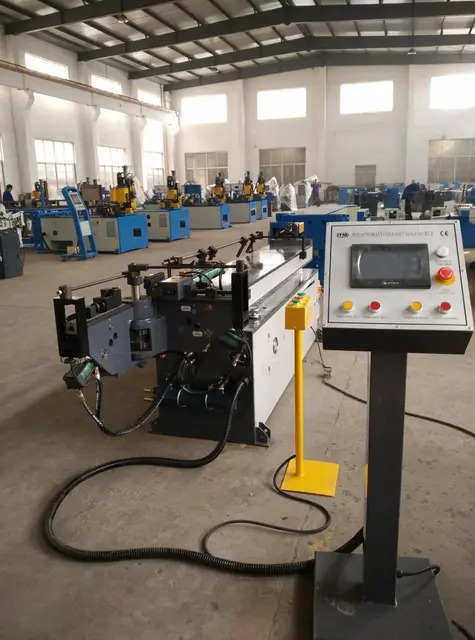 M&aacute;quina de flex&atilde;o de tubo