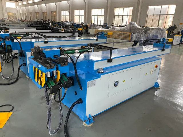 M&aacute;quina de flex&atilde;o de tubo