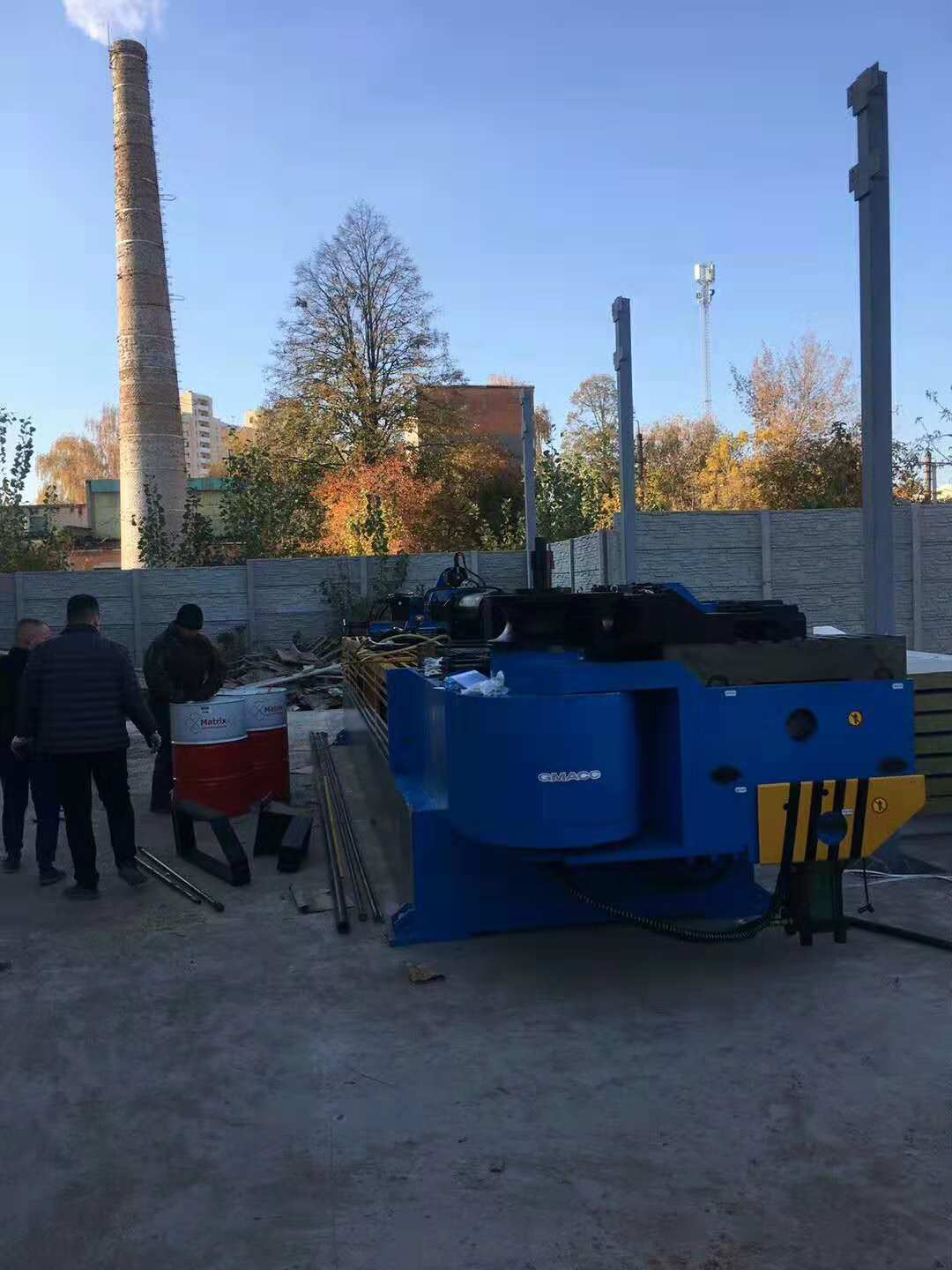 M&aacute;quina curvadora de tubos CNC