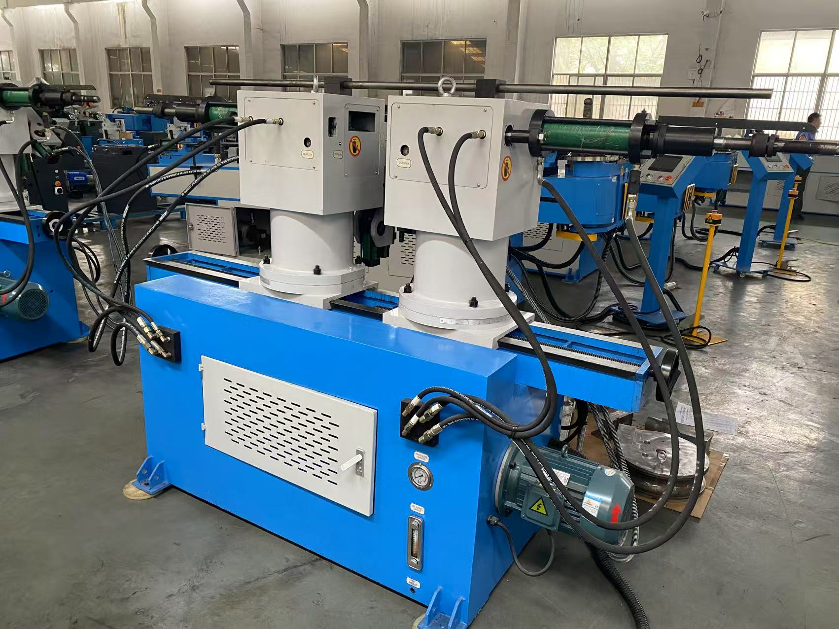 Máquina dobradeira CNC automática de cabeça dupla 42B