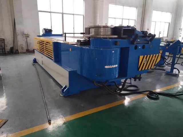 M&aacute;quina de flex&atilde;o de tubo